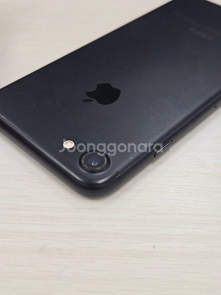 아이폰7 블랙색상 32용량 상태좋은 서브폰,카메라용,감성폰 단말기 12만 판매합니다--4